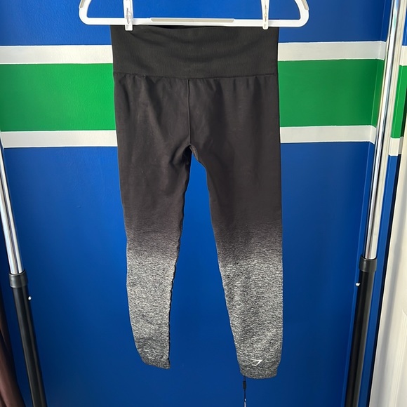 NWT Gymshark Adapt ombré seamless leggings, black/grey- S - Picture 2 of 3